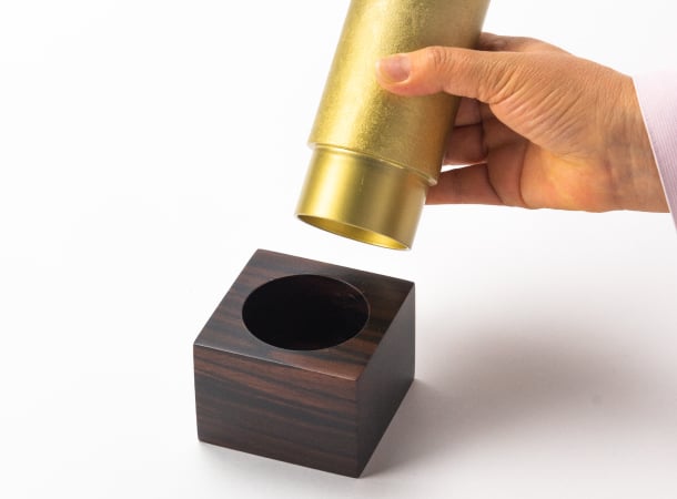 Soka Gakkai flower stand gold color zinc ebony base