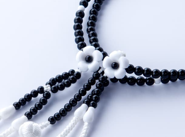 SGI  Soka Gakkai Prayer beads【S】size Abs resin Black Beads White Flower